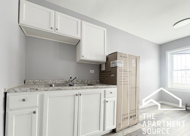 Building Photo - 6226 S Western Ave