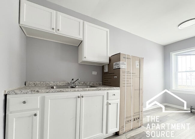 Building Photo - 6228 S Western Ave