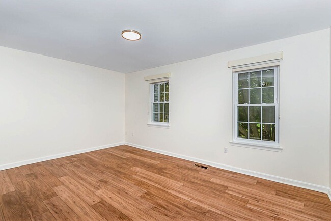 Building Photo - Beautiful 3 Bed 2.5 Bath Palmyra School Di...