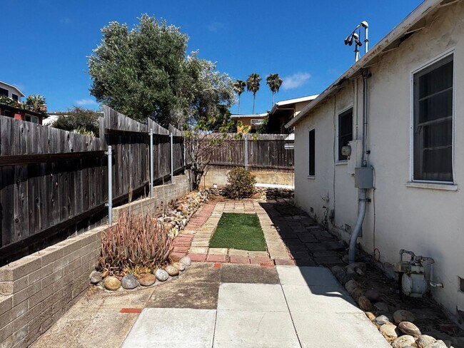 Building Photo - 3689 Moultrie Ave