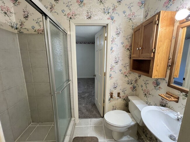 Building Photo - 3/2 One Level Home w/ Spacious, Level Lot!