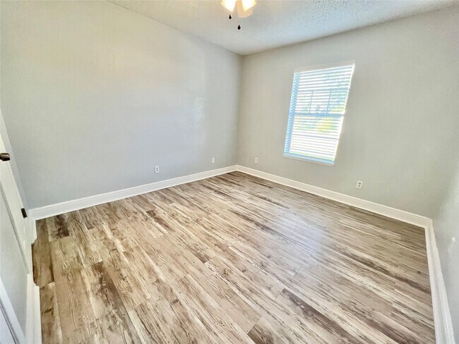 Building Photo - 4021 Avenue Q 1/2