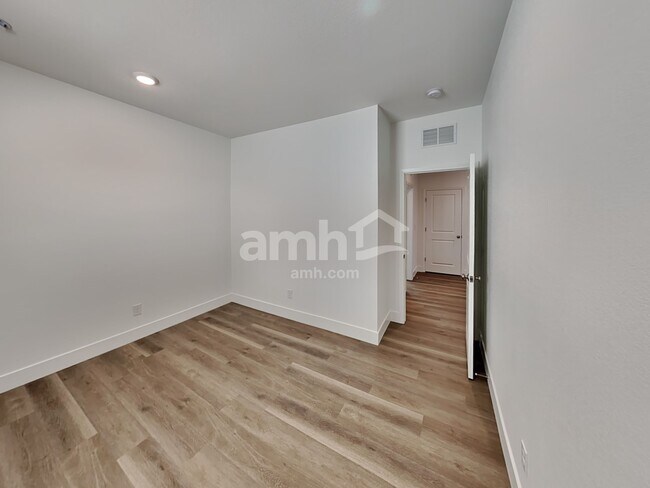 Building Photo - 5865 Iron Iss St