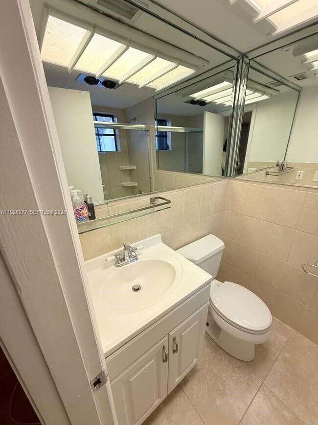 Building Photo - 1990 Brickell Ave