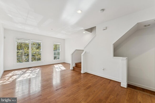 Building Photo - 4410 Longfellow St