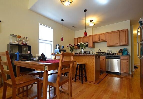 Building Photo - 233 Boylston St