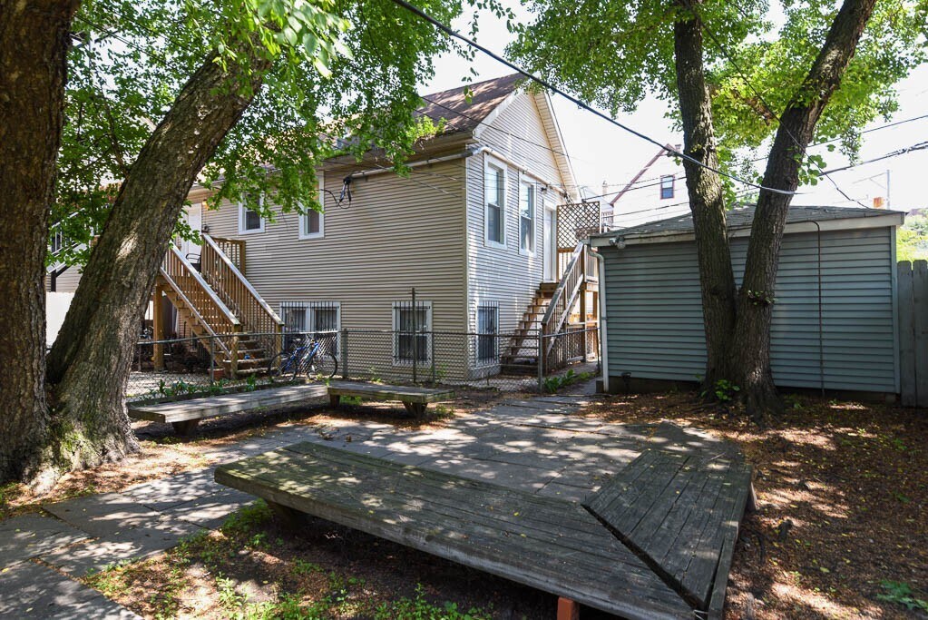 Building Photo - 2615 N Southport Ave