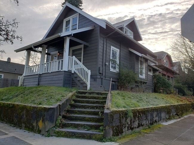 Building Photo - No Security Deposit W/ Rhino! Charming Alb...
