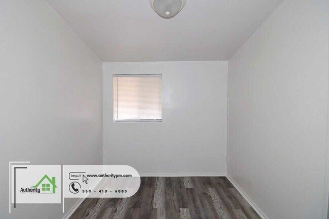 Building Photo - 3240 Veda - West Redding - "Pet Considered"