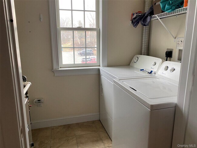 Building Photo - 27 N Main St