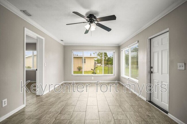 Building Photo - 2210 Parkview Dr