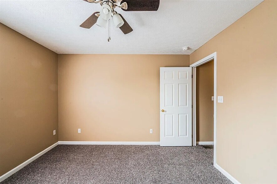 Building Photo - 126 Candle Ct
