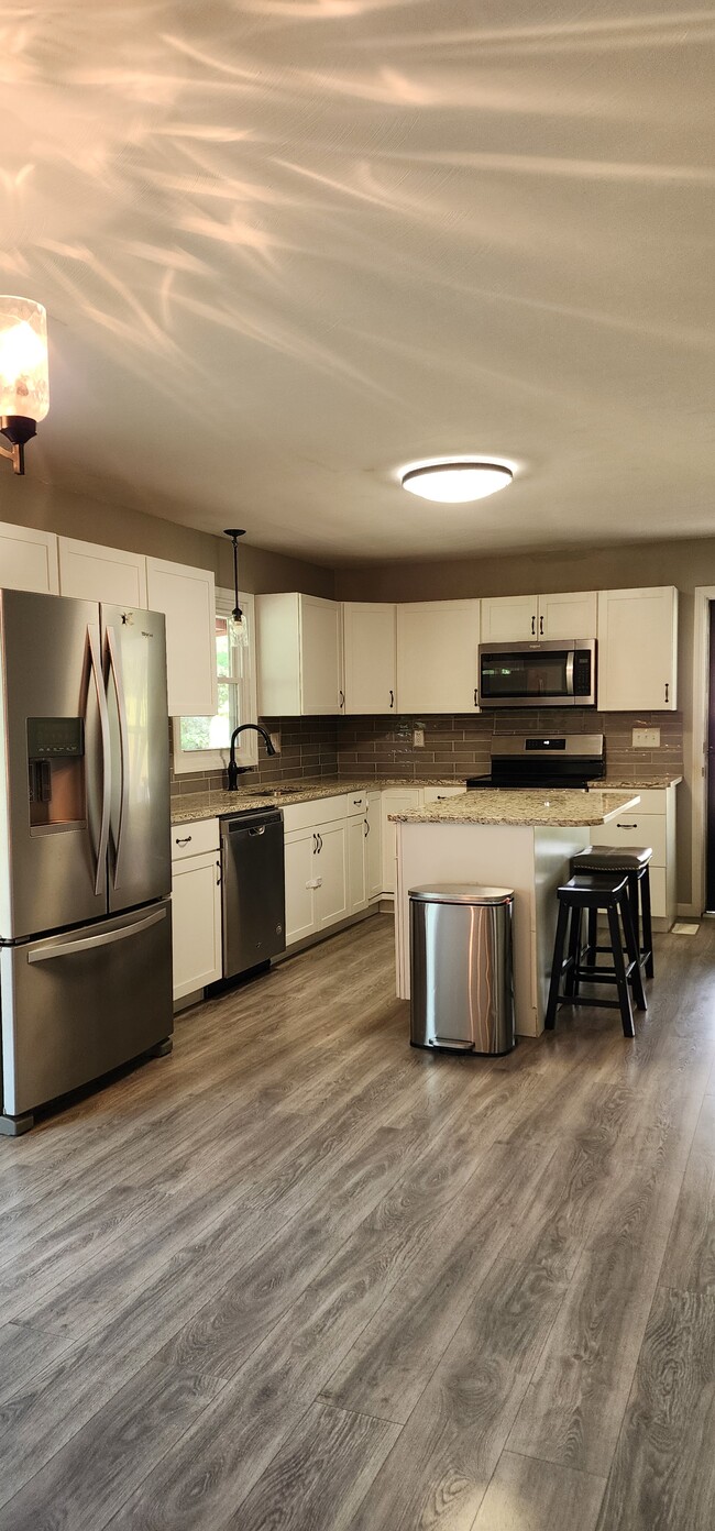 Building Photo - Woodland Hills