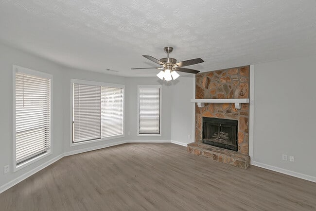 Building Photo - 1250 Della Way