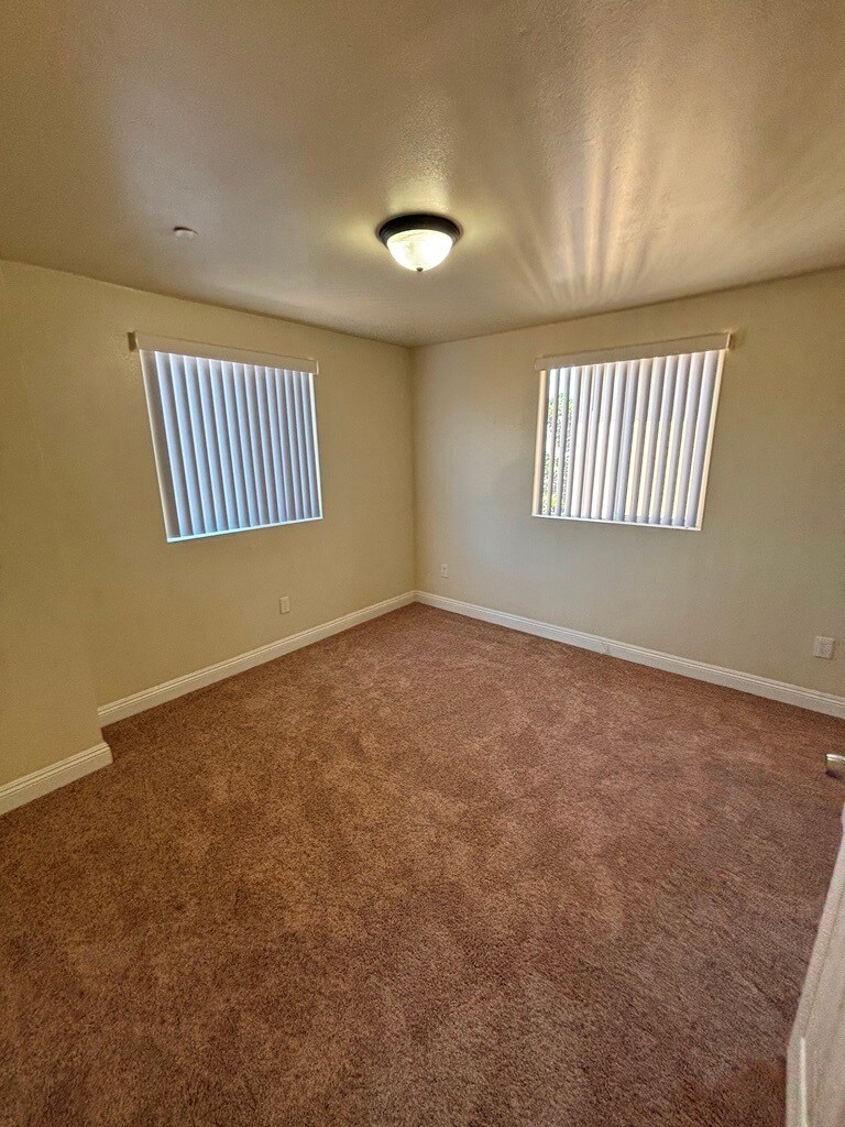 Building Photo - 314 E 120th St