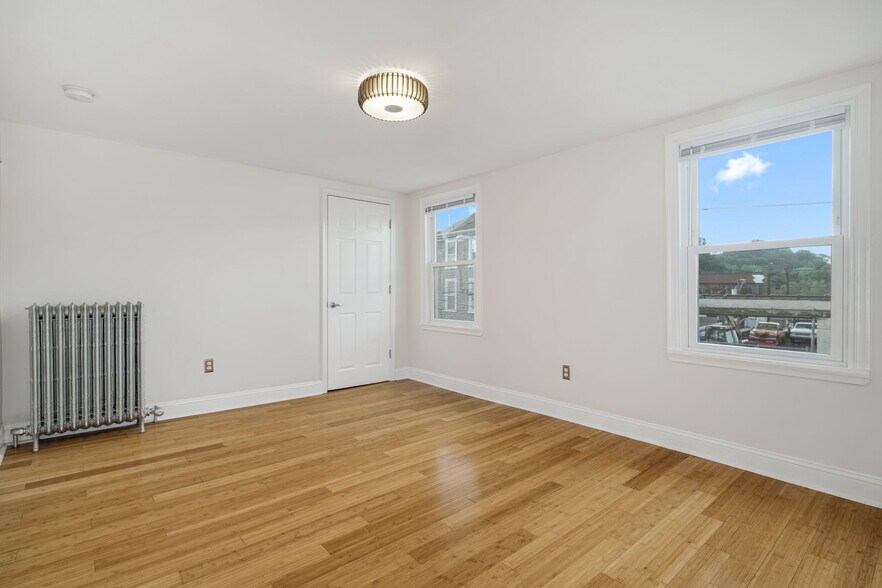 Second floor front bedroom - 4161 Apple St