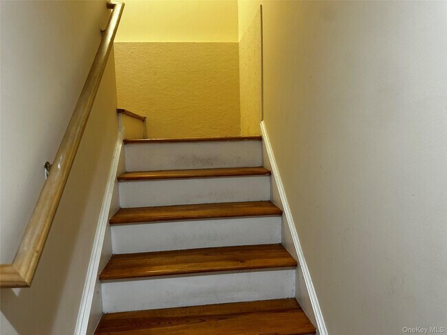 Building Photo - 2402 Rockledge Ct