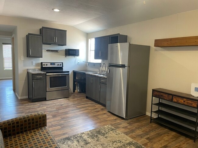 Building Photo - Cabin B