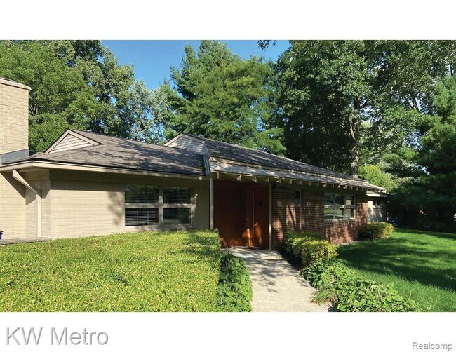 Building Photo - 561 Yorkton Ln