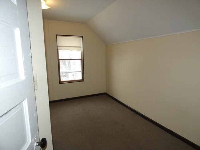 Building Photo - 58 Monument St