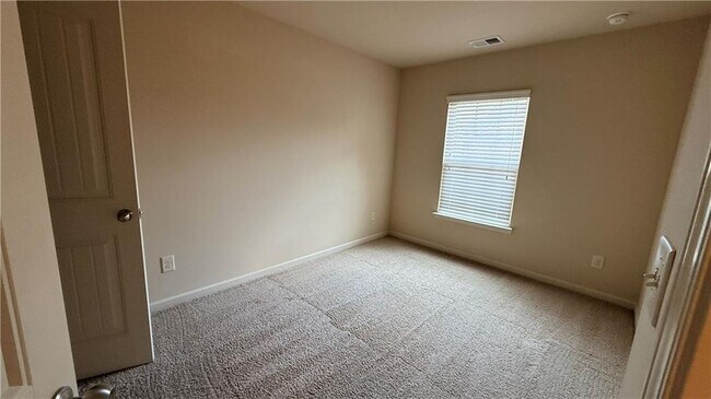 Building Photo - 333 Knelston Oak Dr NE