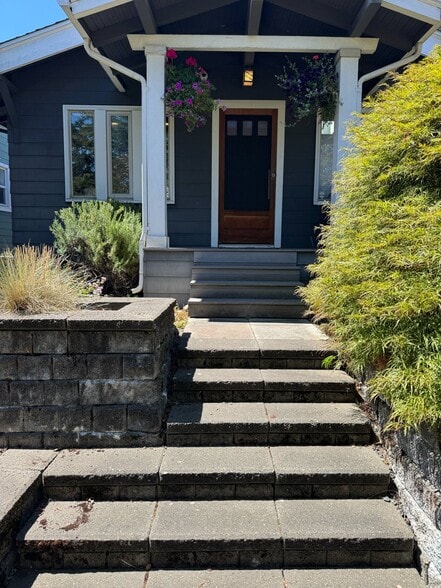 Building Photo - 5407 5th Ave NE