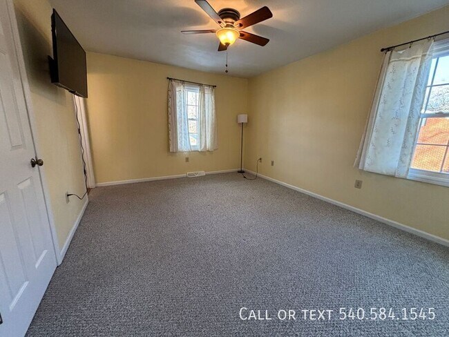 Building Photo - 136 Grimes St