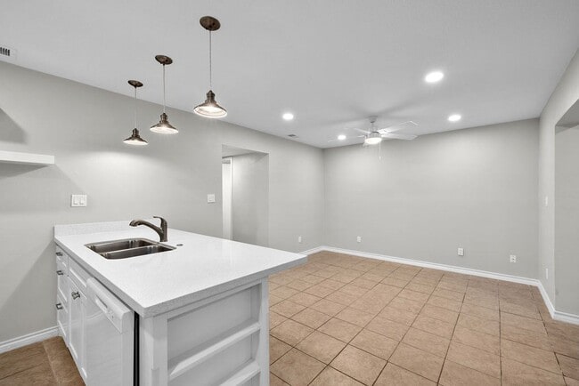 Building Photo - 1313 Harbor Island Dr