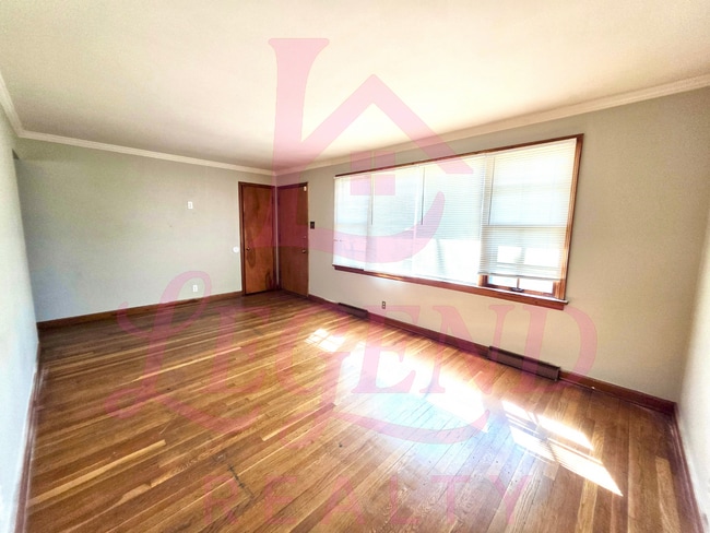 Building Photo - Move-In Ready 2 Bed Home with Sunroom, Garage & Fenced Yard