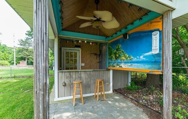 Backyard Tiki Bar - 6 Franklin Rd
