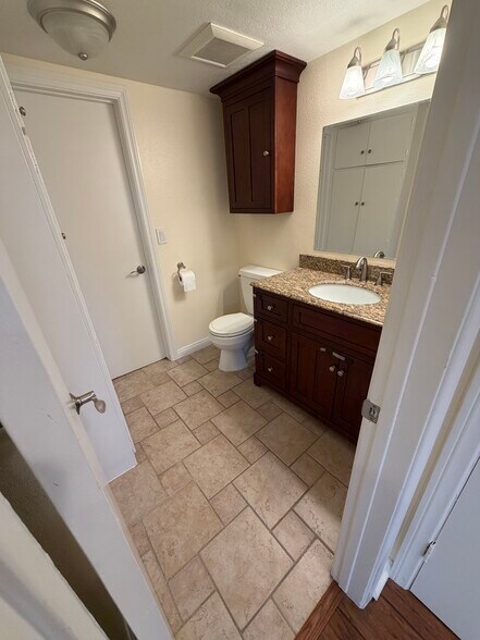 Building Photo - 5063 Argyle Dr