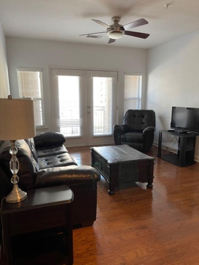 Living - 401 20th St S