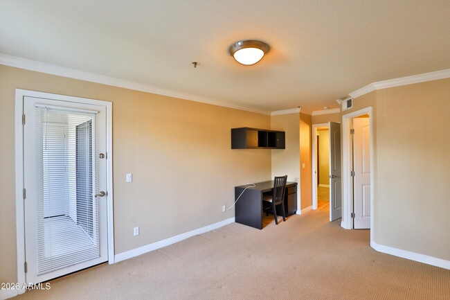 Building Photo - 2025 E Campbell Ave