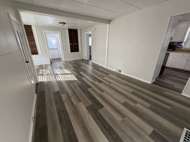 Building Photo - Charming 3-bed, 2-bath Single Family Home!