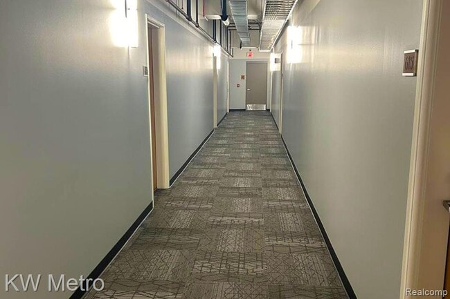 Building Photo - 350 N Main St