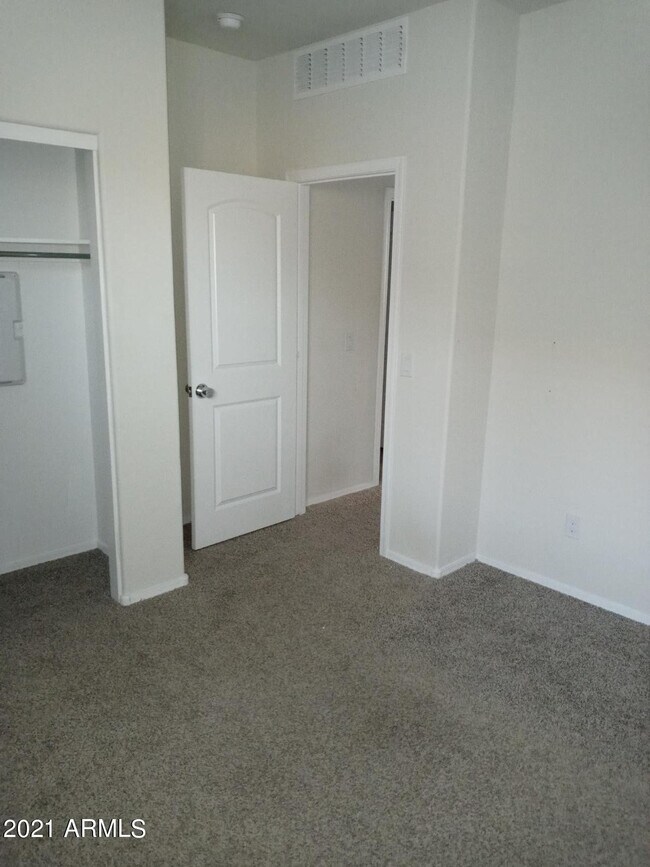 Building Photo - 31070 W Whitton Ave