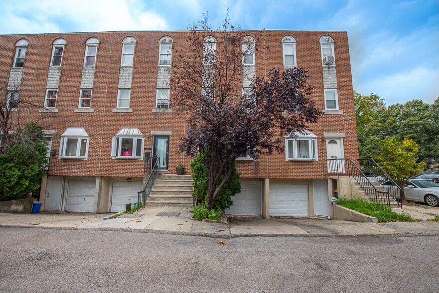 Primary Photo - 2822 Ogden St