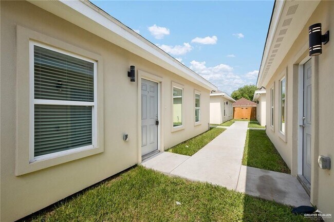 Building Photo - 18 W Hyatt Ave