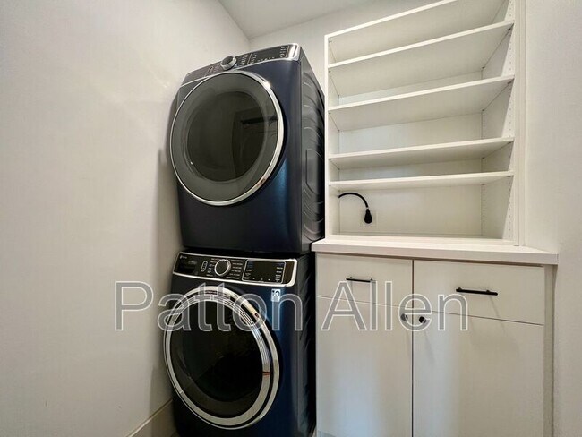 Building Photo - 21 Toxaway St