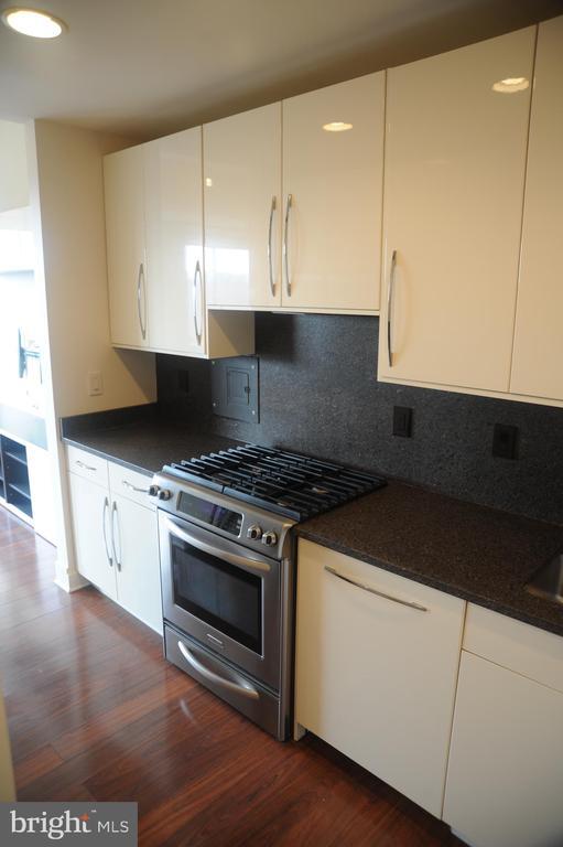 Building Photo - 10401 Grosvenor Pl