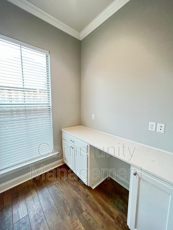 Building Photo - 8027 Seville Ct