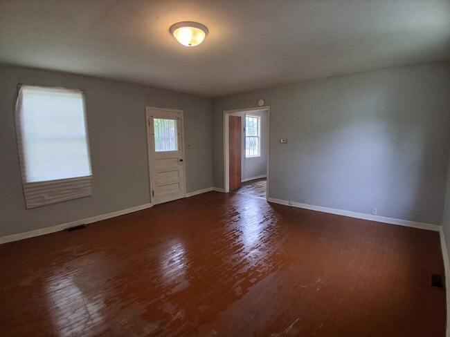 Building Photo - 305 N Logan Ave