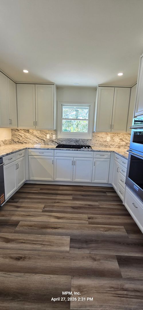 Building Photo - large custom home with peek a boo ocean views