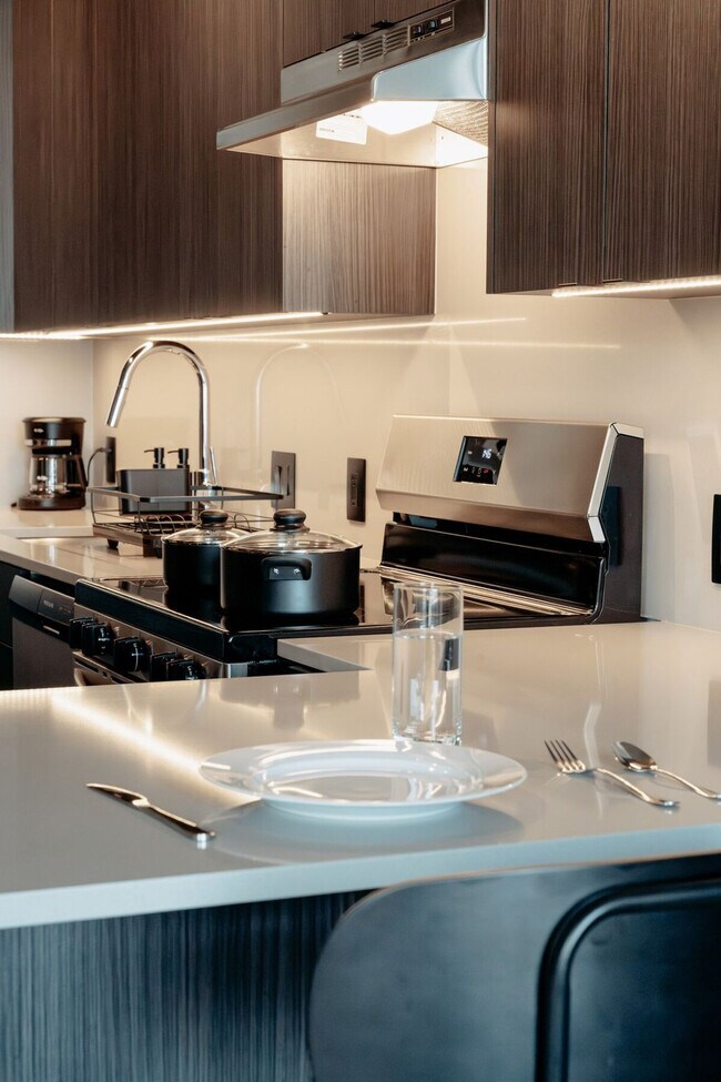 Building Photo - 755 S Clark St