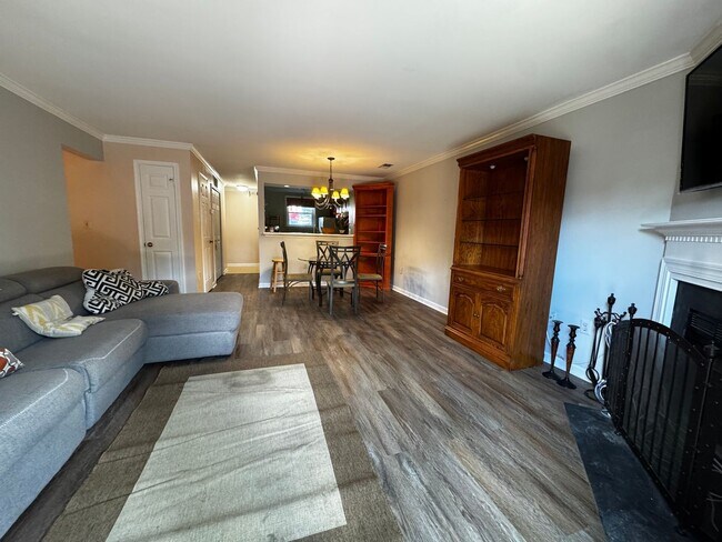 Building Photo - Furnished 2BR, 2BA Condo with Backyard in ...
