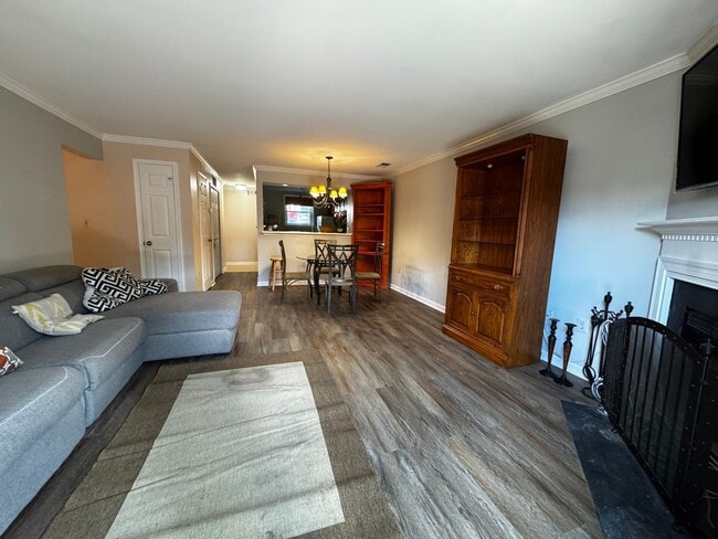 Building Photo - Furnished 2BR, 2BA Condo with Backyard in Arlington