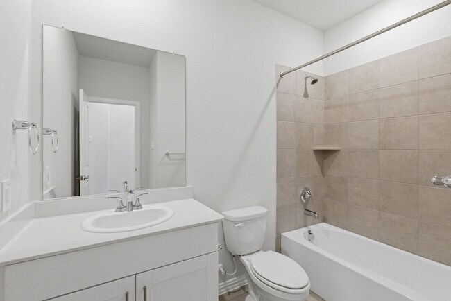 Building Photo - 501 Green Gables Dr