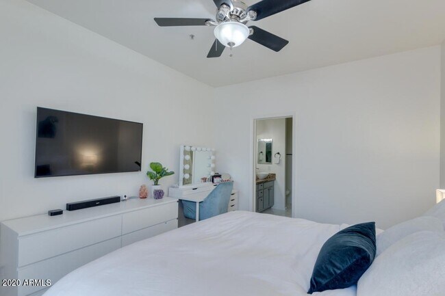 Building Photo - 1225 N 36th St