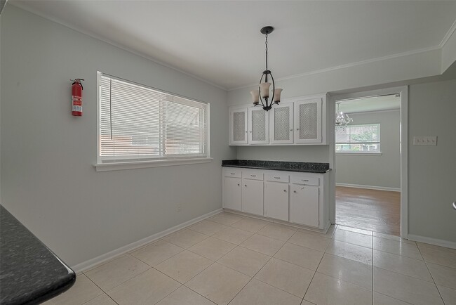 Building Photo - 4115 Mischire Dr