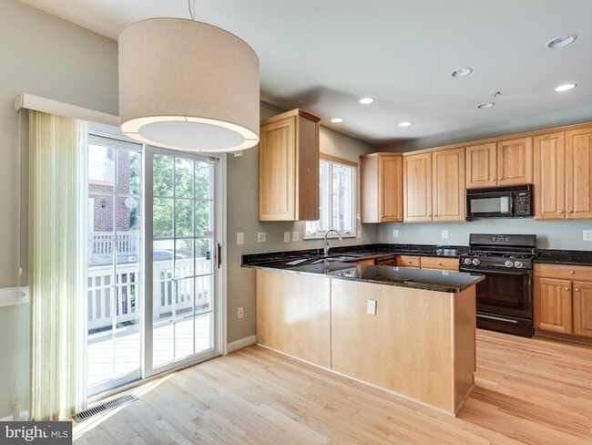 Building Photo - 8870 Ashgrove House Ln